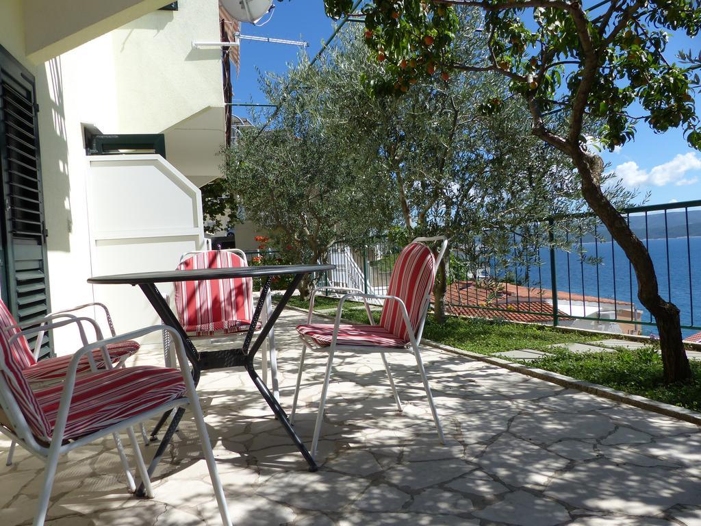 Apartments Smiljana Omiš Eksteriør billede