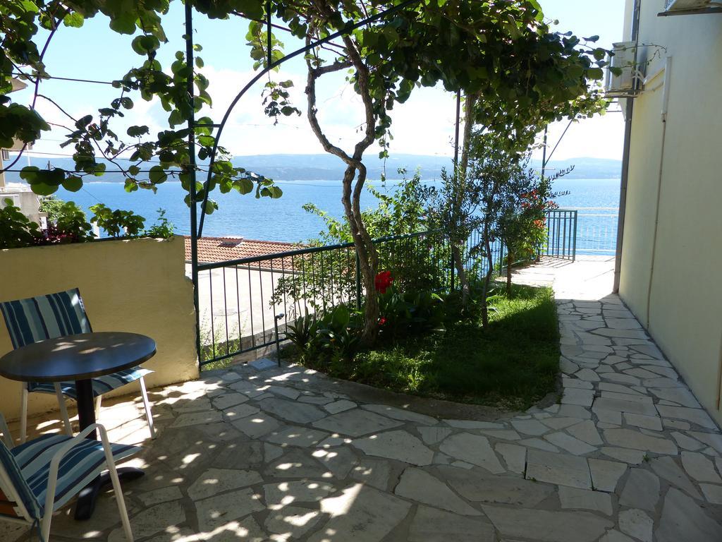 Apartments Smiljana Omiš Eksteriør billede